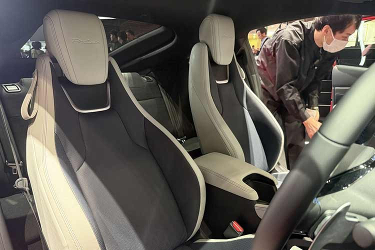 Đáng lưu ý, riêng tùy chọn màu Trắng Moonlit White Pearl trên Honda Prelude 2026 sẽ có giá cao hơn các màu còn lại khoảng 9 triệu đồng. Nếu được đưa về nước, Honda Prelude 2026 hứa hẹn sẽ là một "làn gió mới" đầy sức hút cho phân khúc xe thể thao hai cửa vốn đang khá ít sự lựa chọn tại Việt Nam.