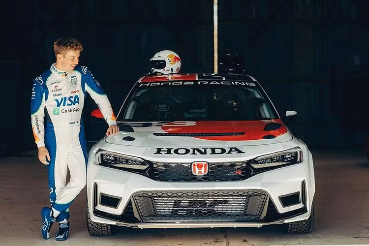 Honda Racing Corporation vừa giới thiệu Civic Type R HRC Rally XP, phiên bản xe đua rally phát triển từ Civic Type R FL5 thế hệ thứ 6. Mẫu xe sẽ xuất hiện lần đầu tại chặng F1 United States Grand Prix cuối tuần này ở Texas trước khi chính thức tranh tài tại ARA National Championship mùa tới dưới màu áo đội HART.