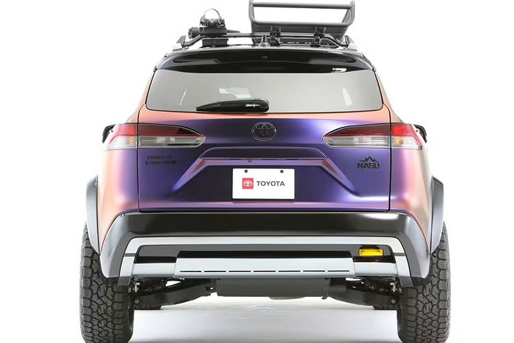 Corolla Cross Nasu là sản phẩm do nhóm Service Parts and Accessories Development (SPAD) của Toyota phát triển, sử dụng các công nghệ hiện đại như thiết kế CAD, in 3D và gia công CNC. Đây là một trong hơn 20 mẫu concept mà Toyota sẽ trưng bày tại triển lãm SEMA Show 2025, diễn ra từ ngày 4–7/11 tại Las Vegas.