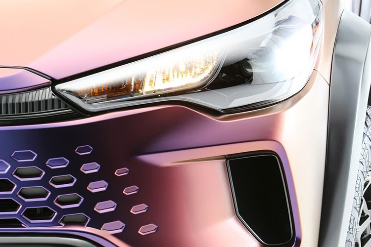 Phiên bản Nasu được Toyota phát triển với nhiều chi tiết mới mang đậm phong cách địa hình. Xe được nâng gầm nhờ bộ bodykit hầm hố, đi kèm với bộ mâm đen thể thao và lốp Toyo Open Country A/T III chuyên dùng cho off-road.