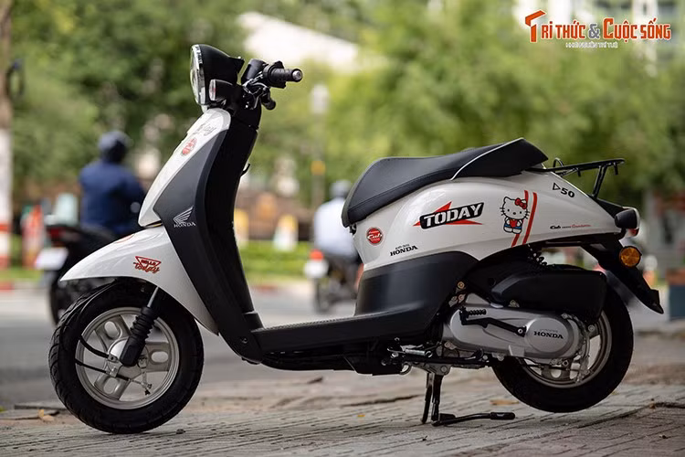Hiện tại, đại lý tư nhân nhập khẩu Honda Today 50 là Cub House ở TP.HCM vẫn chưa công bố giá bán chính thức cho mẫu xe tay ga cỡ nhỏ này tại Việt Nam, nhưng một số nguồn tin cho biết xe có thể rơi vào khoảng hơn 60 triệu đồng.