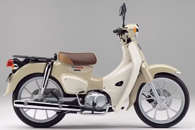 Được thiết kế để thay thế cho những chiếc Super Cub 50cc trước đây, Honda Super Cub, Super Cub Pro và Cross Cub 110 Lite về cơ bản là những phiên bản 110cc được giới hạn công suất.