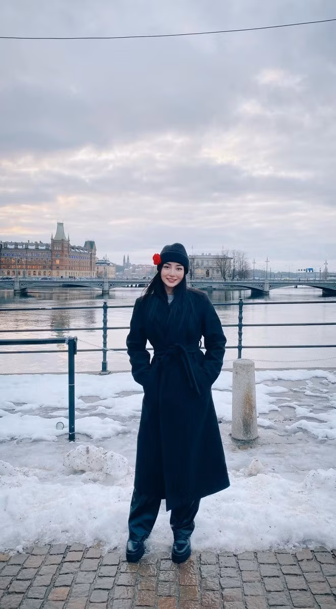 Angela Chu cũng khẳng định mỗi người có quan điểm hôn nhân gia đình riêng. Có người kết hôn xong sẽ lui về hậu phương để chăm sóc gia đình còn chồng lo gánh vác kinh tế.