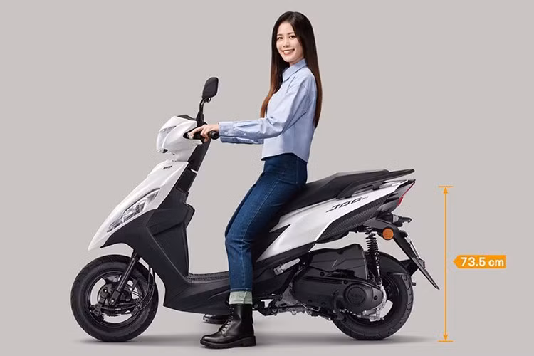 Mẫu xe ga Yamaha Jog 125 hiện tại lần đầu tiên được ra mắt tại Nhật Bản vào năm 2022, được bán song song với Yamaha Jog 50, sử dụng thiết kế thân xe hoàn toàn giống nhau, chỉ khác biệt về động cơ.