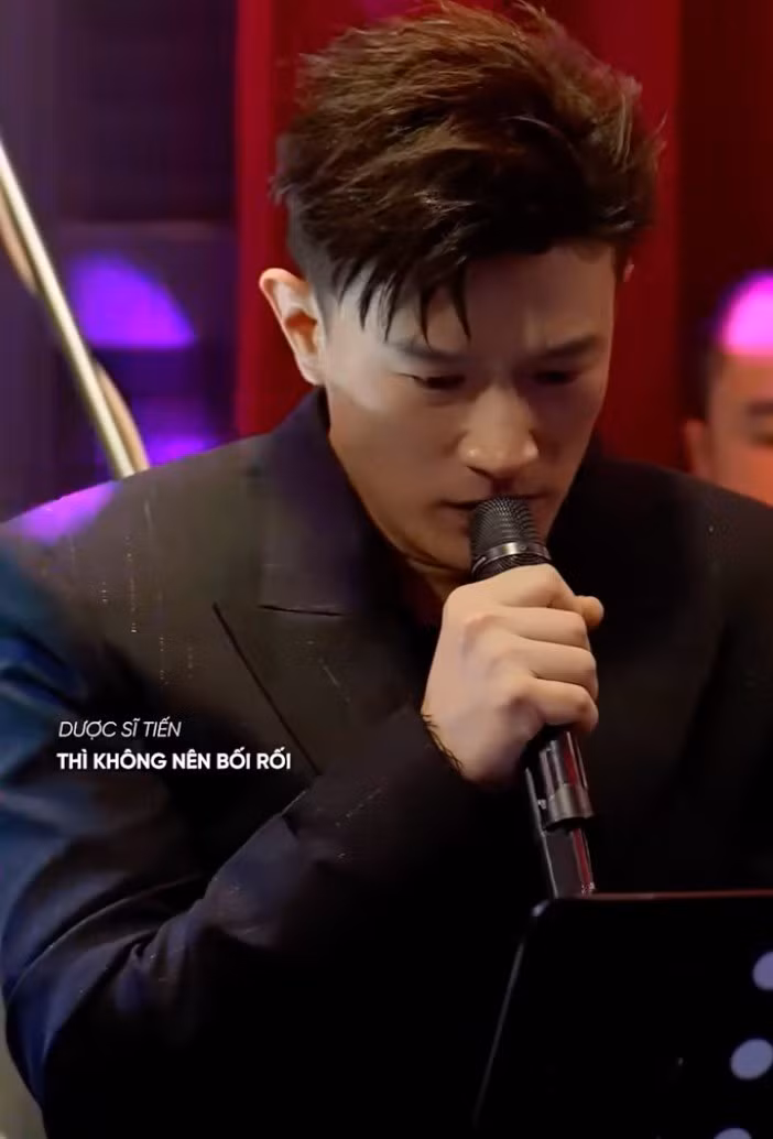 Cho đến đầu tháng 4, sau khi thông tin Hoa hậu Thùy Tiên bị tạm hoãn xuất cảnh, Dược Sĩ Tiến có phần “im hơi lặng tiếng”. Anh không còn hăng hái đăng clip như khi scandal mới bùng lên và cũng không cập nhật thêm hay để lại bình luận liên quan.