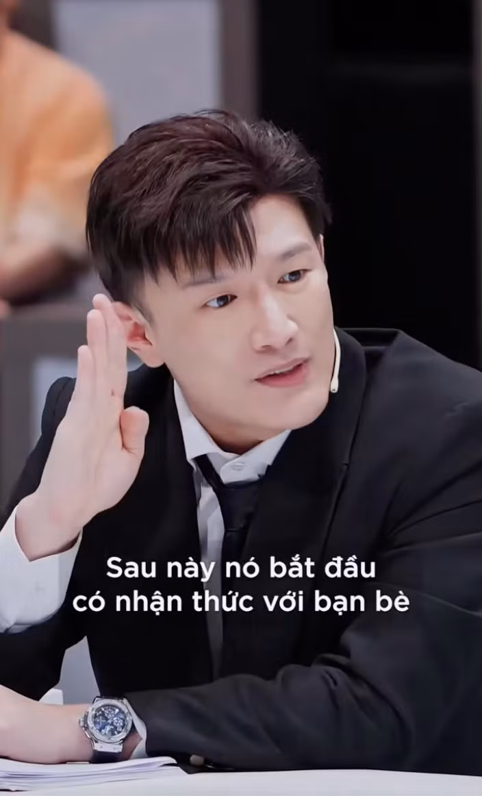 Ngay từ thời điểm đầu tiên, khi vụ việc trên đang tranh cãi với nhiều ý kiến trái chiều, Dược Sĩ Tiến cũng là người đã tung loạt video phân tích tình huống với góc nhìn "chuyên gia", bàn sâu vào khía cạnh pháp lý và vạch ra nhiều giả thiết để chỉ ra đâu là cái sai.