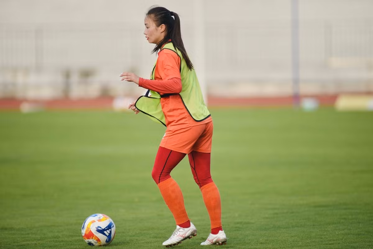 Không ít người hâm mộ bày tỏ sự nể phục với những đóng góp của Hoàng Thị Loan cho bóng đá nữ Việt Nam thời gian qua.