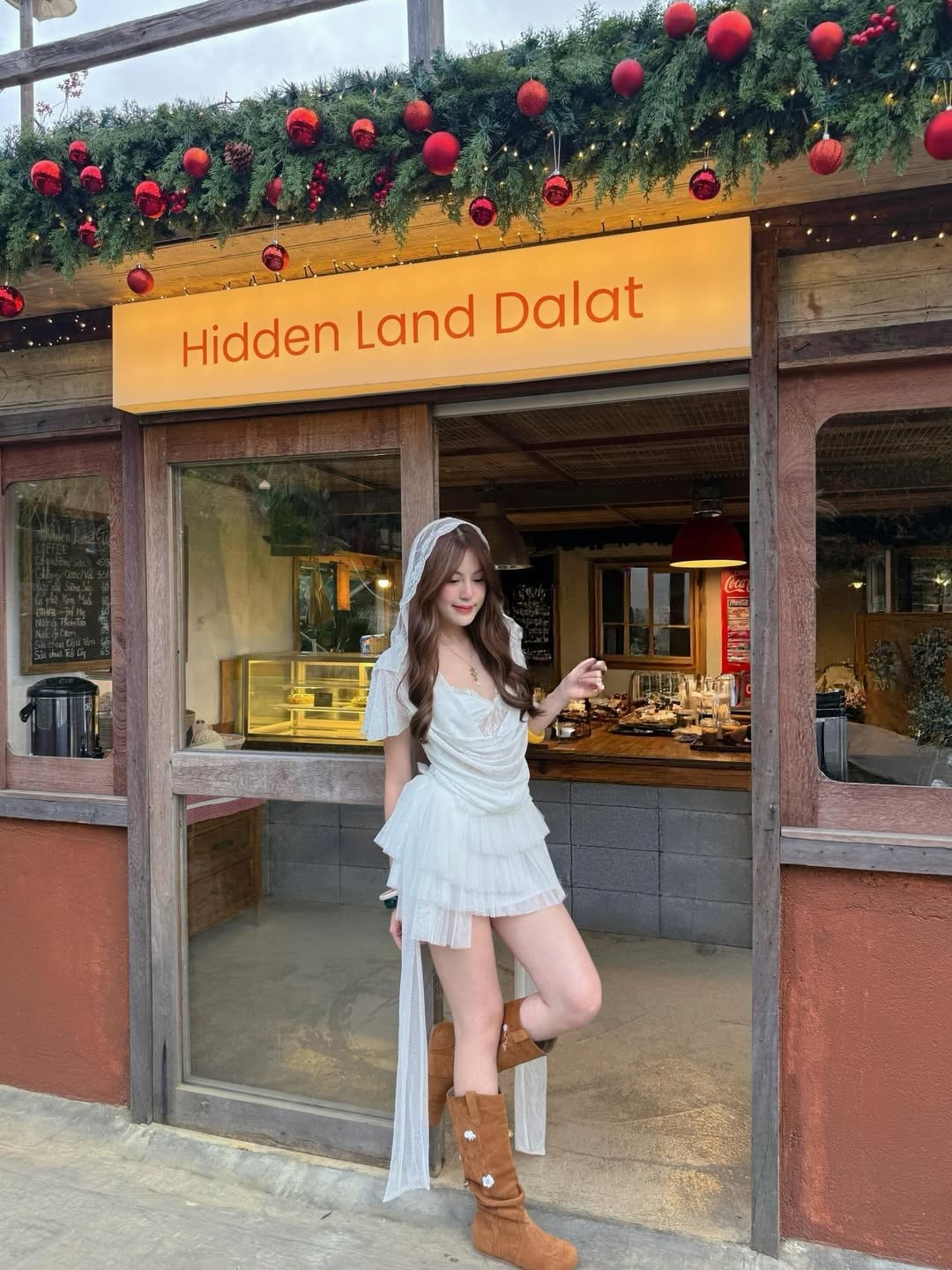 Giữa năm 2022, cư dân mạng từng rộ lên nghi vấn hẹn hò giữa Tăng Mỹ Hàn và Hieuthuhai. Cả hai follow nhau, thỉnh thoảng đăng story “hint” tình cảm khiến netizen không khỏi tò mò.