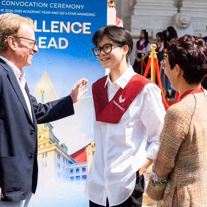 Phía dưới các bài đăng về Thiện Nhân được nhiều tài khoản cộng đồng đăng tải lại, cậu bạn nhận về nhiều lời khen vì sự thay đổi bất ngờ về ngoại hình.