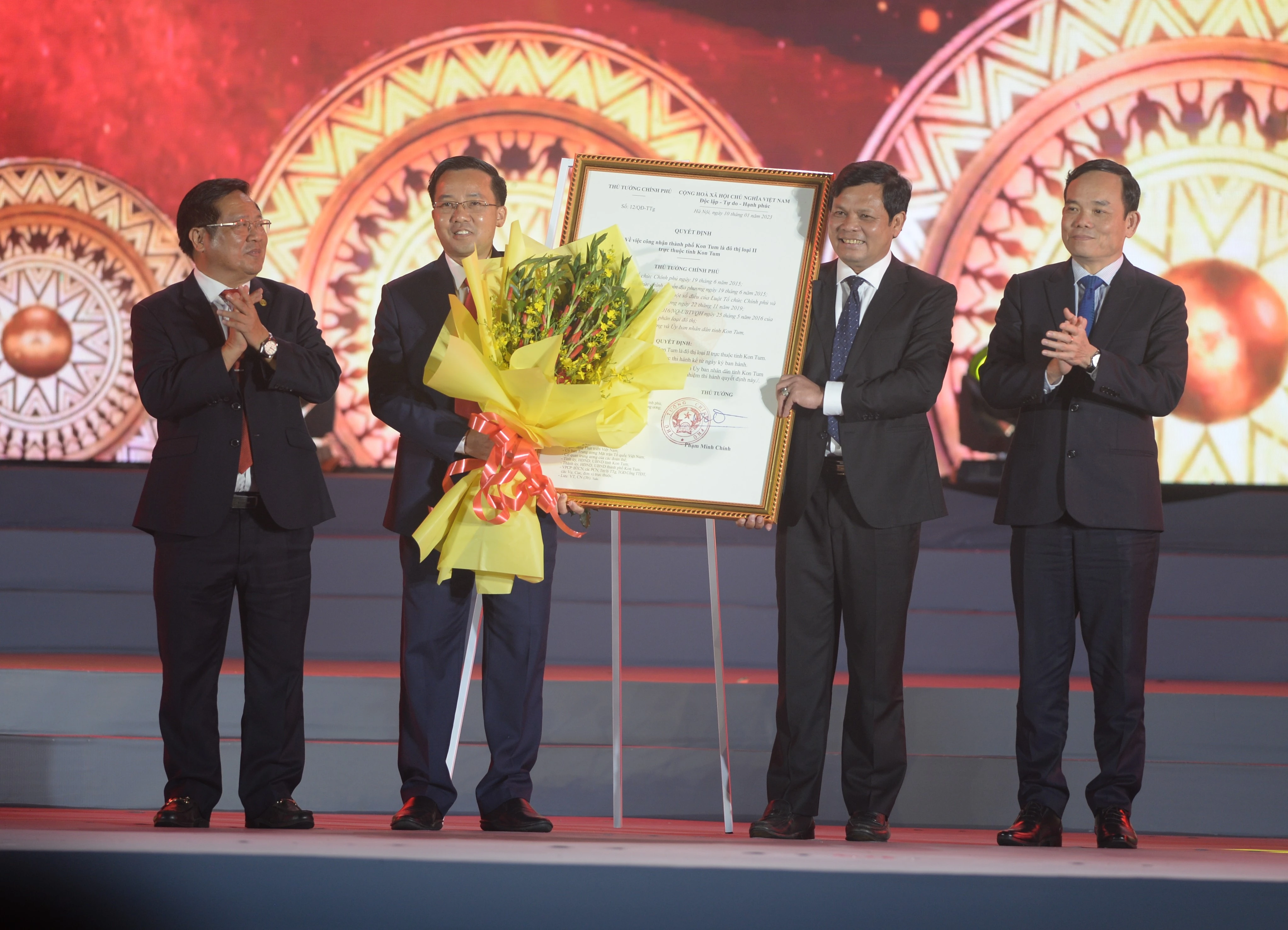 Thường trực Ban Bí thư dự lễ kỷ niệm 110 năm thành lập tỉnh Kon Tum