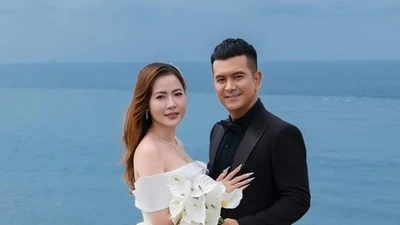 Hùng Thuận được mẹ mai mối, khoe ảnh cưới bên vợ xinh đẹp