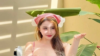 “Chị đẹp” Quỳnh Nga diện đồ tắm khoe dáng nuột nà