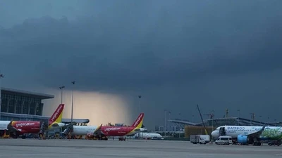 Nguyên nhân hàng chục chuyến bay đến Nội Bài bay vòng chờ, chuyển hướng