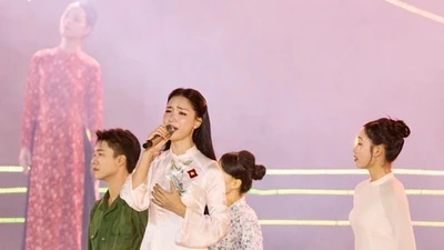 Hòa Minzy chia sẻ về ca khúc “Nỗi đau giữa hòa bình”