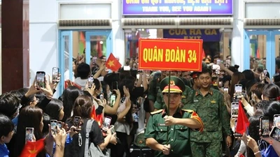 Tiễn chiến sĩ lên đường làm nhiệm vụ diễu binh kỷ niệm 80 năm Quốc khánh