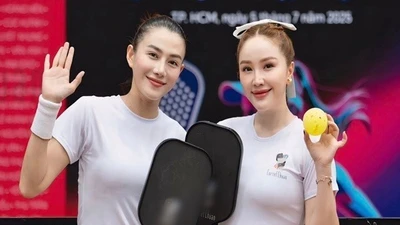 Bảo Thy - Lê Hà đọ sắc trên sân pickleball, ngày càng thân