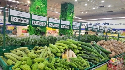 Siêu thị dự trữ hàng tăng gấp 3 lần trước bão Wipha