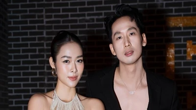 Diệp Bảo Ngọc khoe vẻ quyến rũ bên Tuấn Trần tại sự kiện