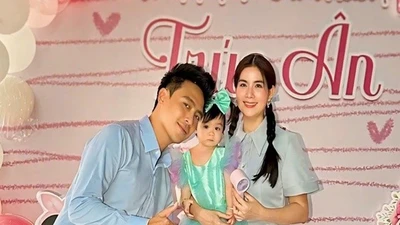 Con gái mỹ nhân “Cổng mặt trời” Kha Ly đáng yêu trong tiệc sinh nhật