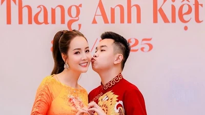 Con trai Mai Thu Huyền bảnh bao, đón tuổi 18