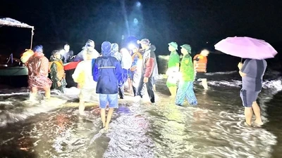 Tàu câu mực chở 30 khách bị chìm ở biển Thiên Cầm hoạt động tự phát