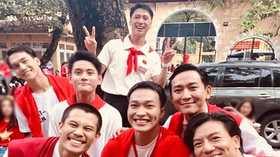 Dàn diễn viên phim "Mưa đỏ" tham gia buổi sơ duyệt diễu binh
