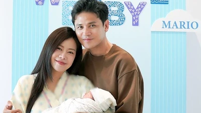 Vũ Ngọc Ánh 'Tiếng sét trong mưa' khoe con trai mới chào đời