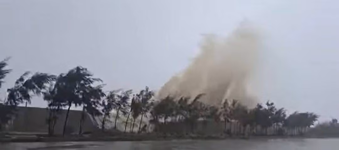 Chiều ngày 25/8, Đài Khí tượng Thủy văn tỉnh Nghệ An đã phát đi cảnh báo ngập lụt trên địa bàn tỉnh Nghệ An sau khi ghi nhận lượng mưa rất lớn trong nhiều giờ qua.