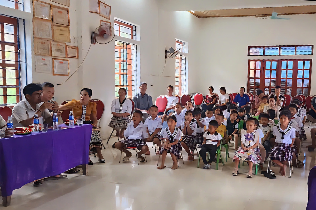 Do ảnh hưởng của trận mưa lũ lịch sử cuối tháng 7, điểm trường chính của Trường tiểu học Mỹ Lý 2 tại bản Xằng Trên bị lũ tàn phá, nên không còn lớp cho các em học sinh học tập. Buộc nhà trường phải tổ chức khai giảng chung với các em mầm non.