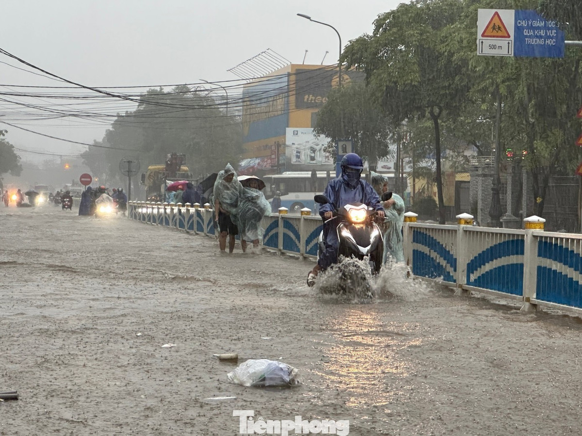 Huế và Đà Nẵng tiếp tục là trọng tâm của đợt mưa từ 16-22/11 ở miền Trung.