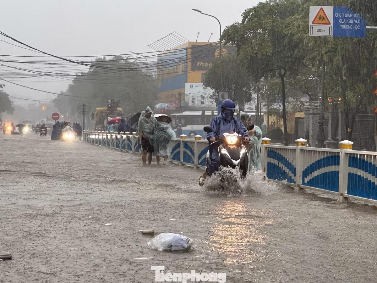 Huế và Đà Nẵng tiếp tục là trọng tâm của đợt mưa từ 16-22/11 ở miền Trung.