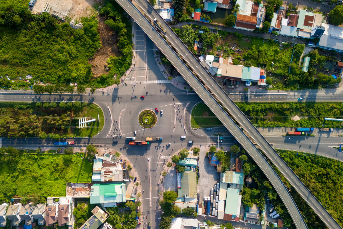 Đường Võ Chí Công đang dần trở thành một phần không thể thiếu trong cấu trúc giao thông của TP.HCM mới - nơi trọng tâm đô thị đang dịch chuyển về phía đông, gắn với các "đầu mối" chiến lược như Thủ Thiêm, cao tốc TP.HCM - Long Thành - Dầu Giây và sân bay quốc tế Long Thành.