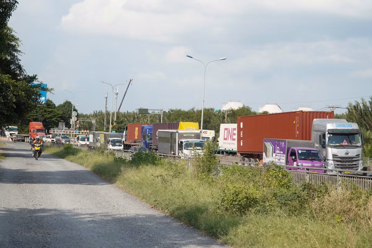 Dự án được chia thành 2 đoạn, riêng đoạn từ cầu Phú Mỹ đến nút giao Mỹ Thủy dài khoảng 2,3 km sẽ được mở rộng từ 6 lên 12 làn xe, tổng vốn gần 1.126 tỷ đồng.