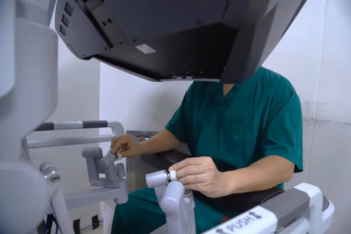 Gallery - Công nghệ robot tiên tiến điều trị ung thư cổ tử cung bảo tồn khả năng sinh sản - image 4
