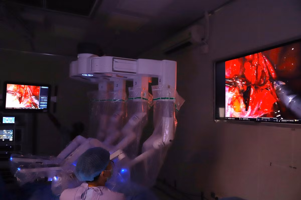 Gallery - Công nghệ robot tiên tiến điều trị ung thư cổ tử cung bảo tồn khả năng sinh sản - image 5