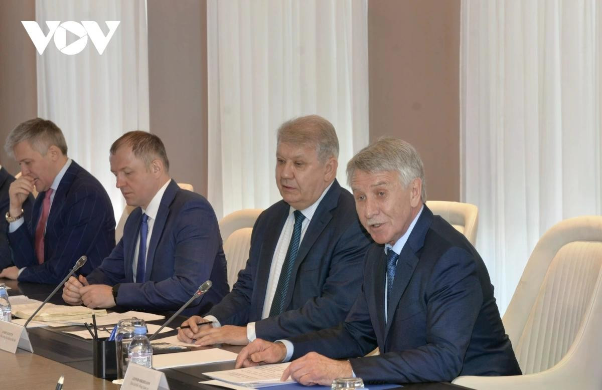 Lãnh đạo tập đoàn Novatek tiếp Thủ tướng Phạm Minh Chính và đoàn đại biểu cấp cao Việt Nam đã đến thăm, làm việc.