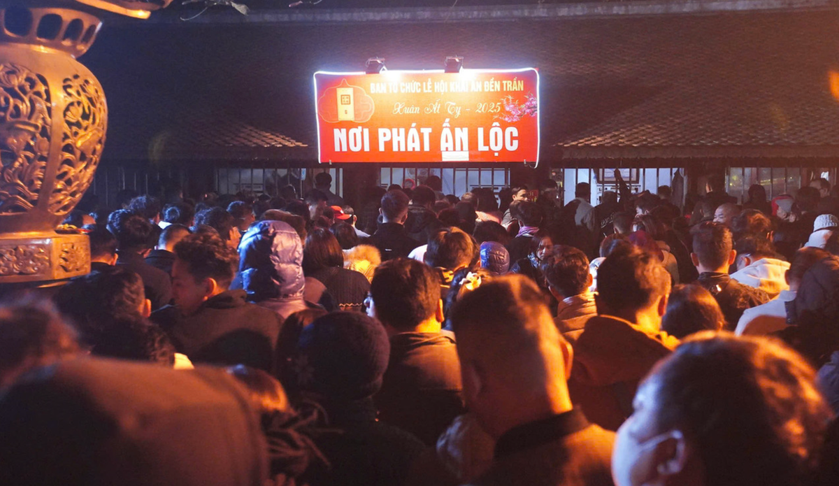 Đền Trần điều chỉnh giờ phát ấn so với kế hoạch.