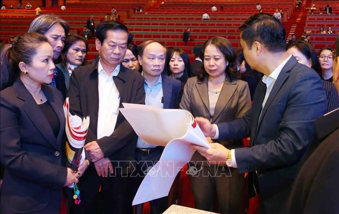 Phó Chủ tịch nước Võ Thị Ánh Xuân kiểm tra công tác chuẩn bị tổ chức Đại hội tại Trung tâm Hội nghị quốc gia. Ảnh: Phạm Kiên/TTXVN