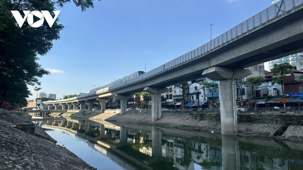 Những nỗ lực cải tạo nạo vét dòng sông, thu gom nước thải bước đầu đã mang lại kết quả tích cực làm cho dòng sông Tô Lịch đã trong xanh trở lại. Những người dân nhà nhìn ra sông Tô Lịch cho biết, những ngày qua môi trường cải thiện rõ rệt không còn ngửi thấy mùi hôi thối từ dòng sông, hy vọng dòng sông mãi trong xanh.