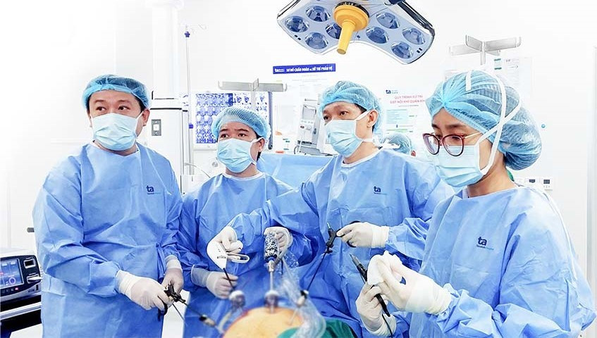 Nội soi cắt nang thận lành tính hóa ung thư cho người bệnh - BVCC mo-noi-soi-cho-nguoi-benh.jpg