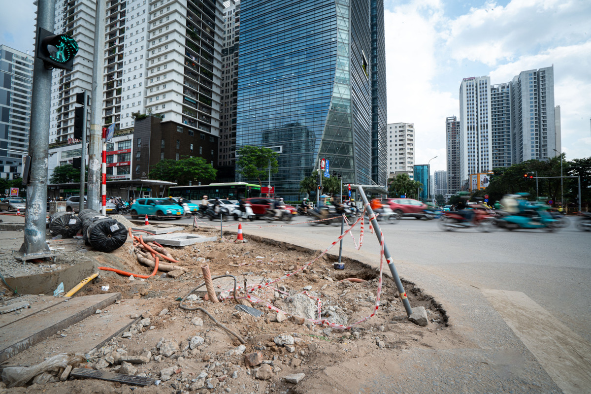 Với mật độ phương tiện lớn, nút giao này thường xuyên ùn tắc vào giờ cao điểm, đồng thời là tuyến lưu thông của buýt nhanh BRT Kim Mã - bến xe Yên Nghĩa. Theo cơ quan chức năng, vỉa hè khu vực khá rộng nên việc xén hè không ảnh hưởng người đi bộ, góp phần bảo đảm an toàn giao thông, giảm ùn tắc và đáp ứng nhu cầu đi lại ngày càng tăng.