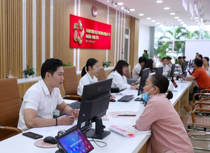 Từ ngày 1-7, chủ tịch UBND xã được cấp sổ hồng, thu hồi đất - Ảnh: HOÀNG TRIỀU