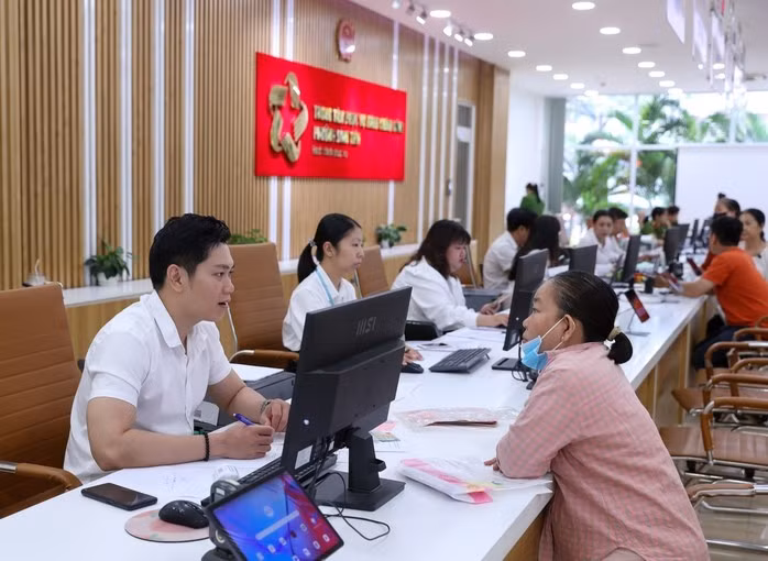 Từ ngày 1-7, chủ tịch UBND xã được cấp sổ hồng, thu hồi đất - Ảnh: HOÀNG TRIỀU