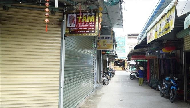 Nhiều tiểu thương tại huyện Đầm Dơi (Cà Mau) lo sợ không đáp ứng được các quy định trong mua bán nên đóng cửa sạp hàng. Ảnh minh họa: Huỳnh Anh/TTXVN