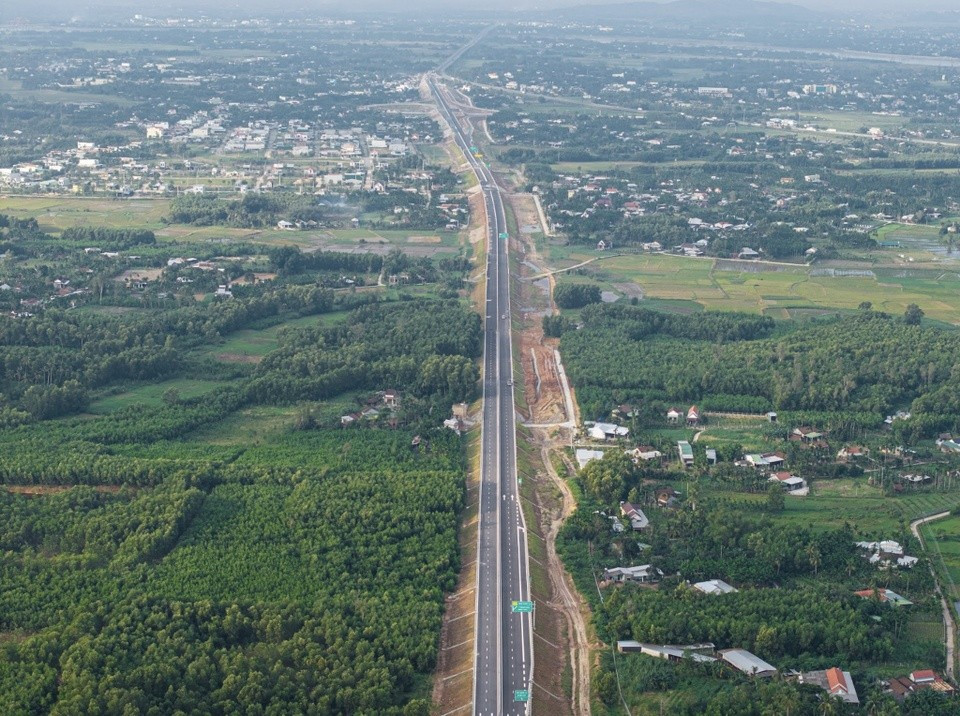 Cao tốc Quảng Ngãi - Hoài Nhơn dự kiến được đưa vào khai thác từ 11h ngày 12/2. Ảnh: Báo Xây dựng.