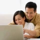 Tình cảm vợ chồng phai dần vì mạng xã hội?