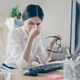 Hội chứng thị giác màn hình ảnh hưởng đến phụ nữ văn phòng