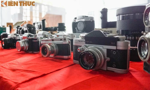 Tham quan phiên chợ máy ảnh “cực độc” ngày cuối năm