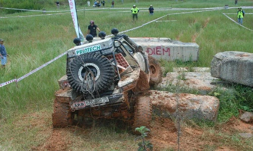 Xem xe địa hình lội nước, trườn bê tông tại Đà Lạt