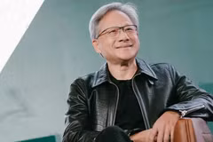 Jensen Huang- từ cậu bé rửa bát thuê đến ông chủ công ty chip AI lớn nhất thế giới